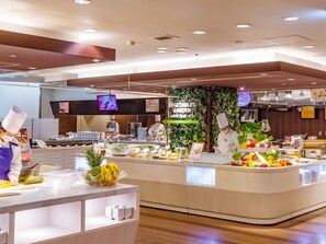 3 restaurants, breakfast, lunch, dinner served; French cuisine 