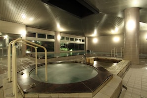 Sauna, hot springs/mineral springs, massages