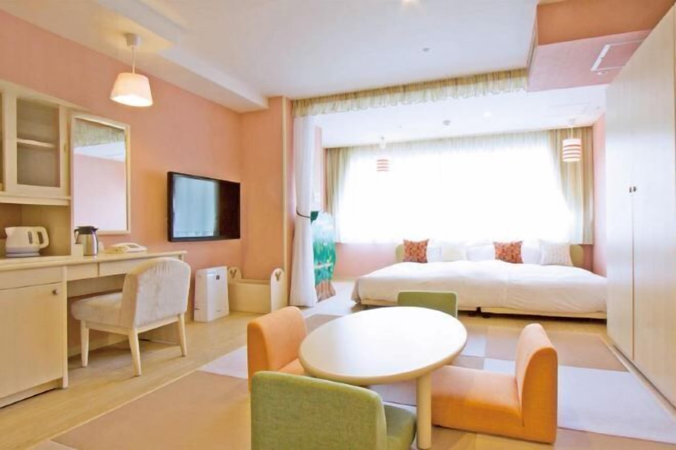 In-room safe, desk, soundproofing, free WiFi