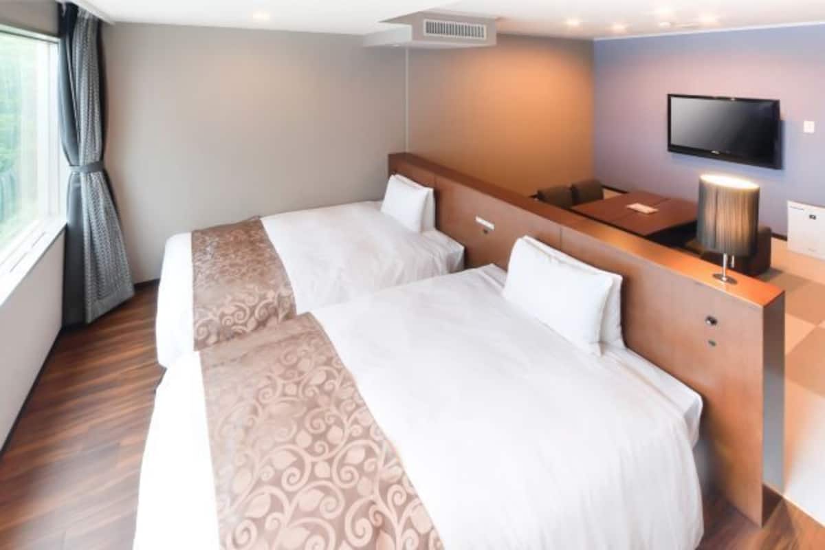 In-room safe, desk, soundproofing, free WiFi