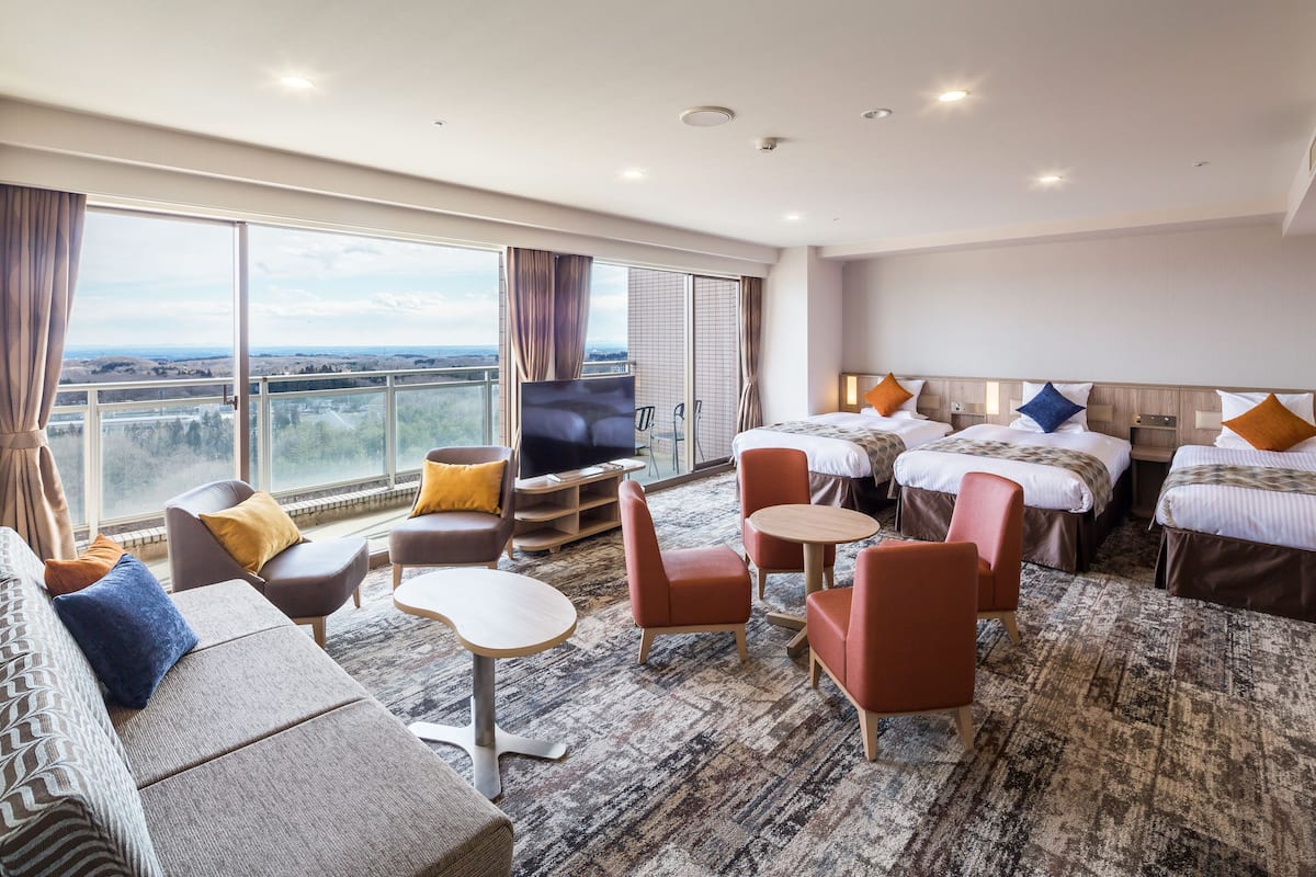 Deluxe Room, Non Smoking (Main Tower) | Living area | LCD TV