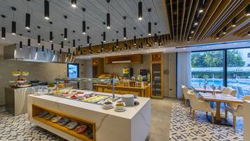 Dagelijks ontbijtbuffet (EUR 12 per persoon)