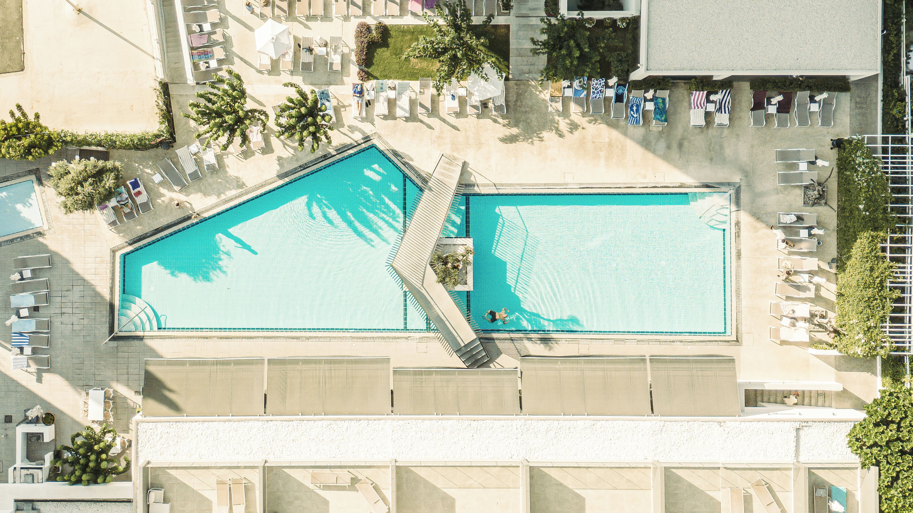 Outdoor pool, cabanas (surcharge), pool umbrellas