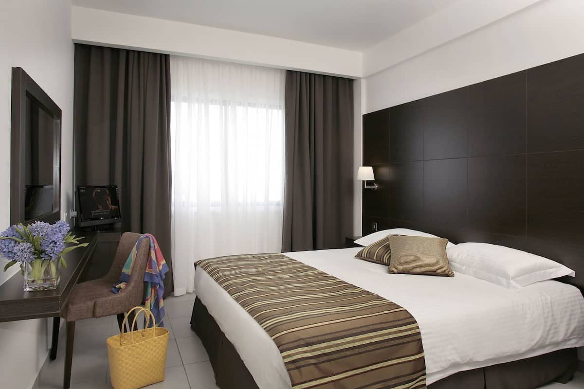 Premium bedding, Select Comfort beds, in-room safe, blackout drapes