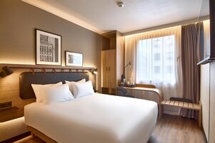 Ropa de cama de alta calidad, escritorio y cortinas blackout 