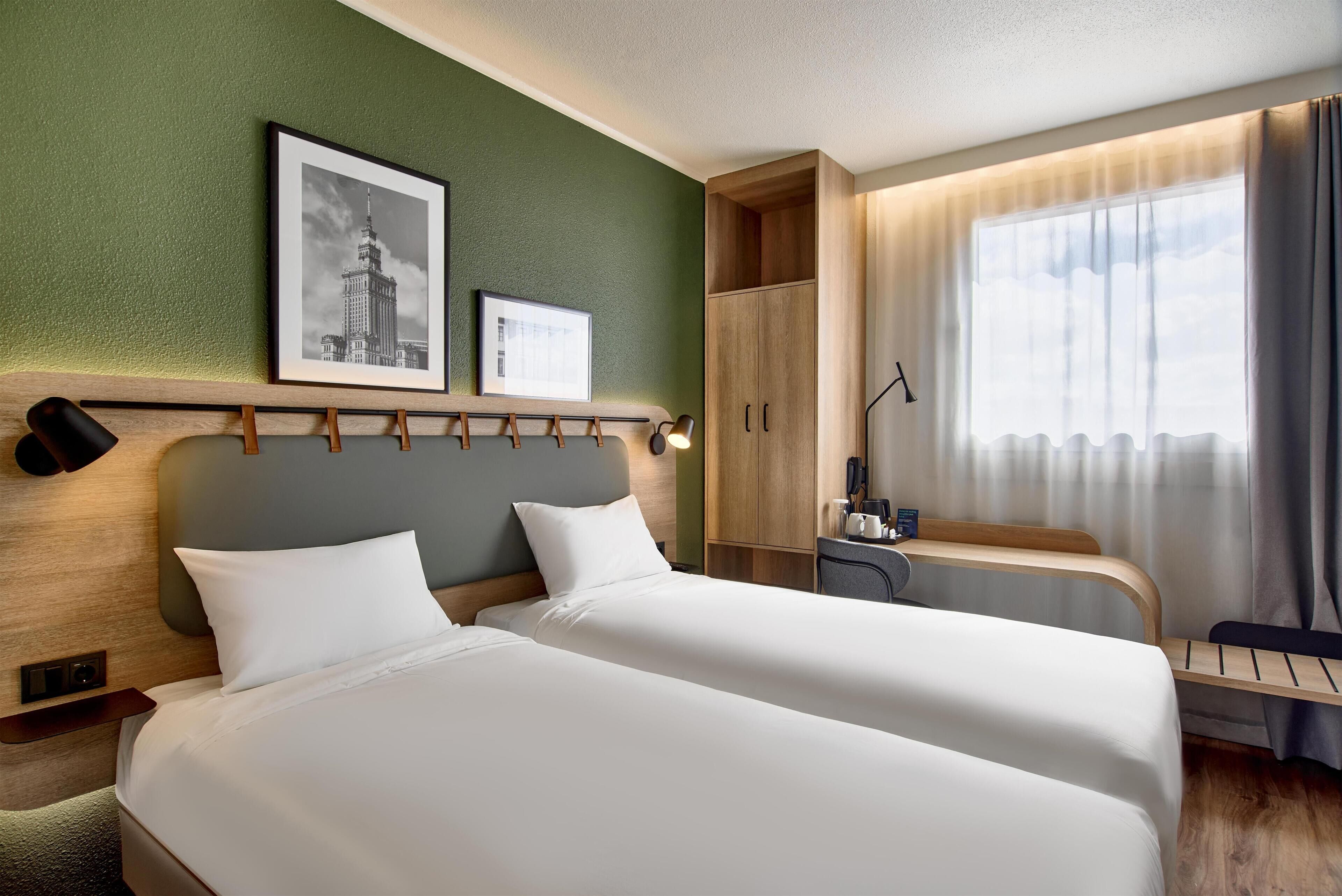 Habitación estándar, 2 camas individuales | Ropa de cama de alta calidad, escritorio, cortinas opacas