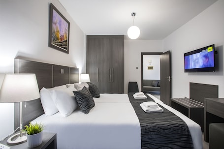 Superior Apartment, 3 Bedrooms, Balcony, City View | 1 bedroom, in-room safe, desk, soundproofing