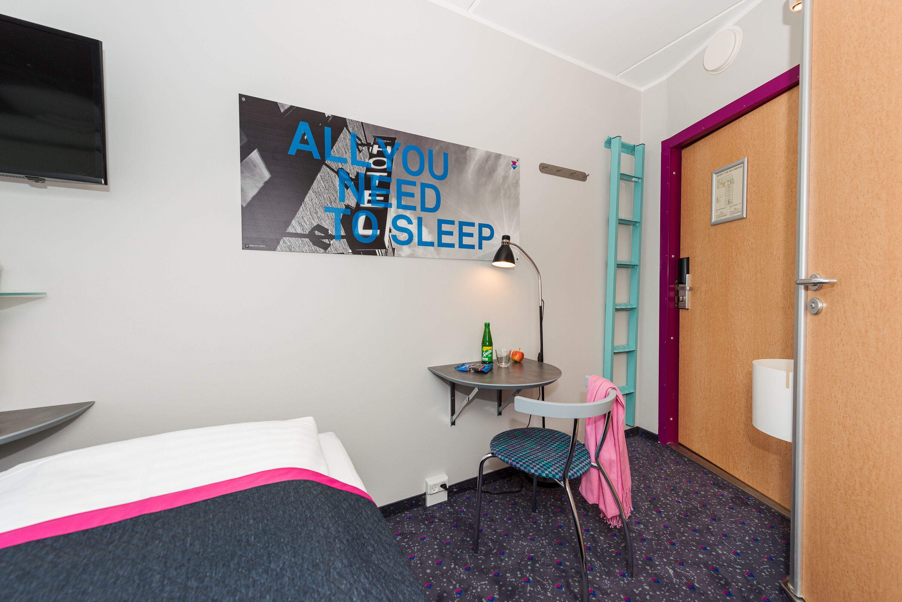 standard twin room | desk, free wifi, bed sheets