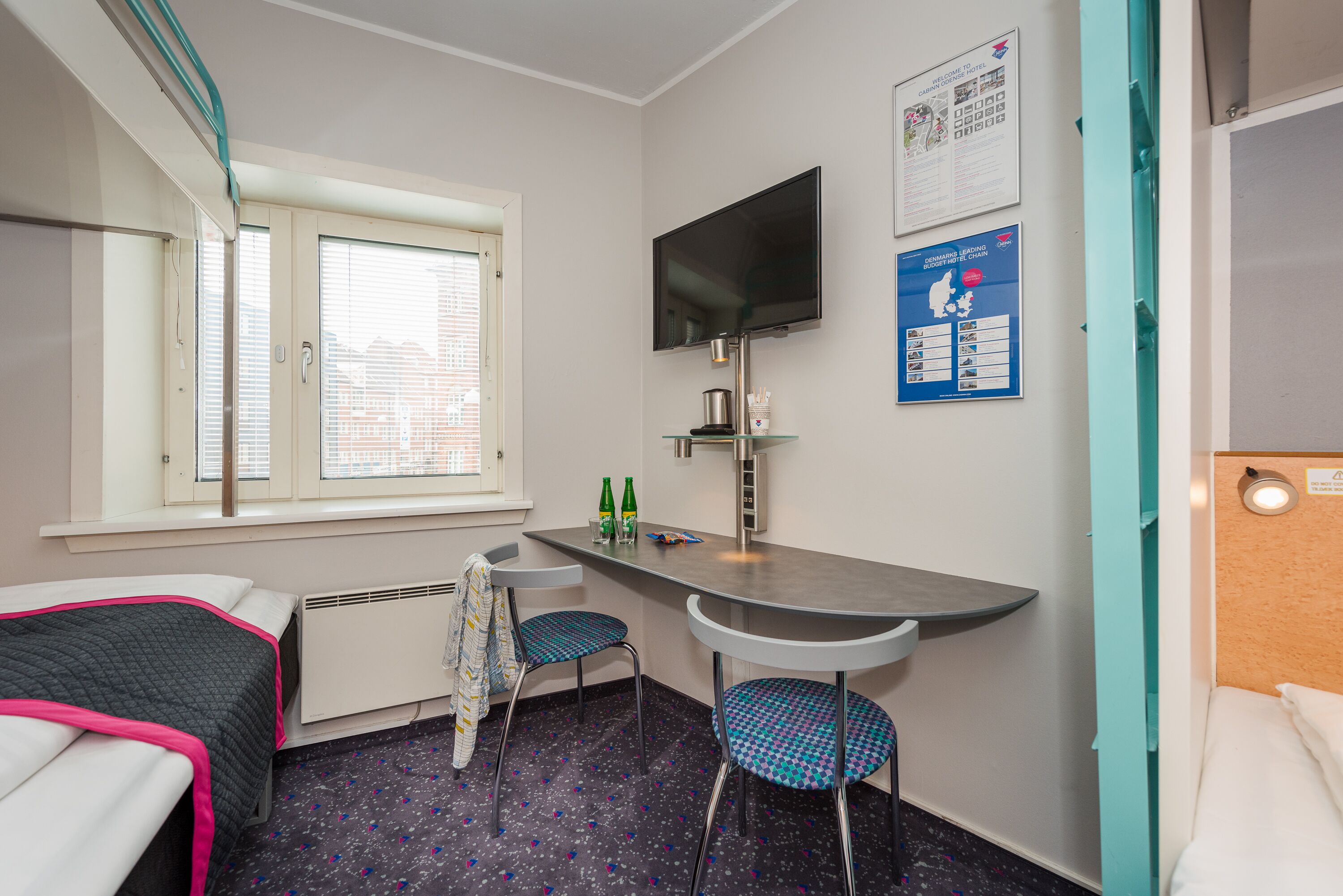 family room | desk, free wifi, bed sheets