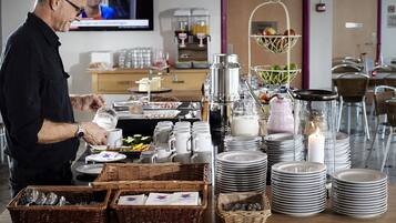 Petit-déjeuner buffet servi tous les jours en supplément