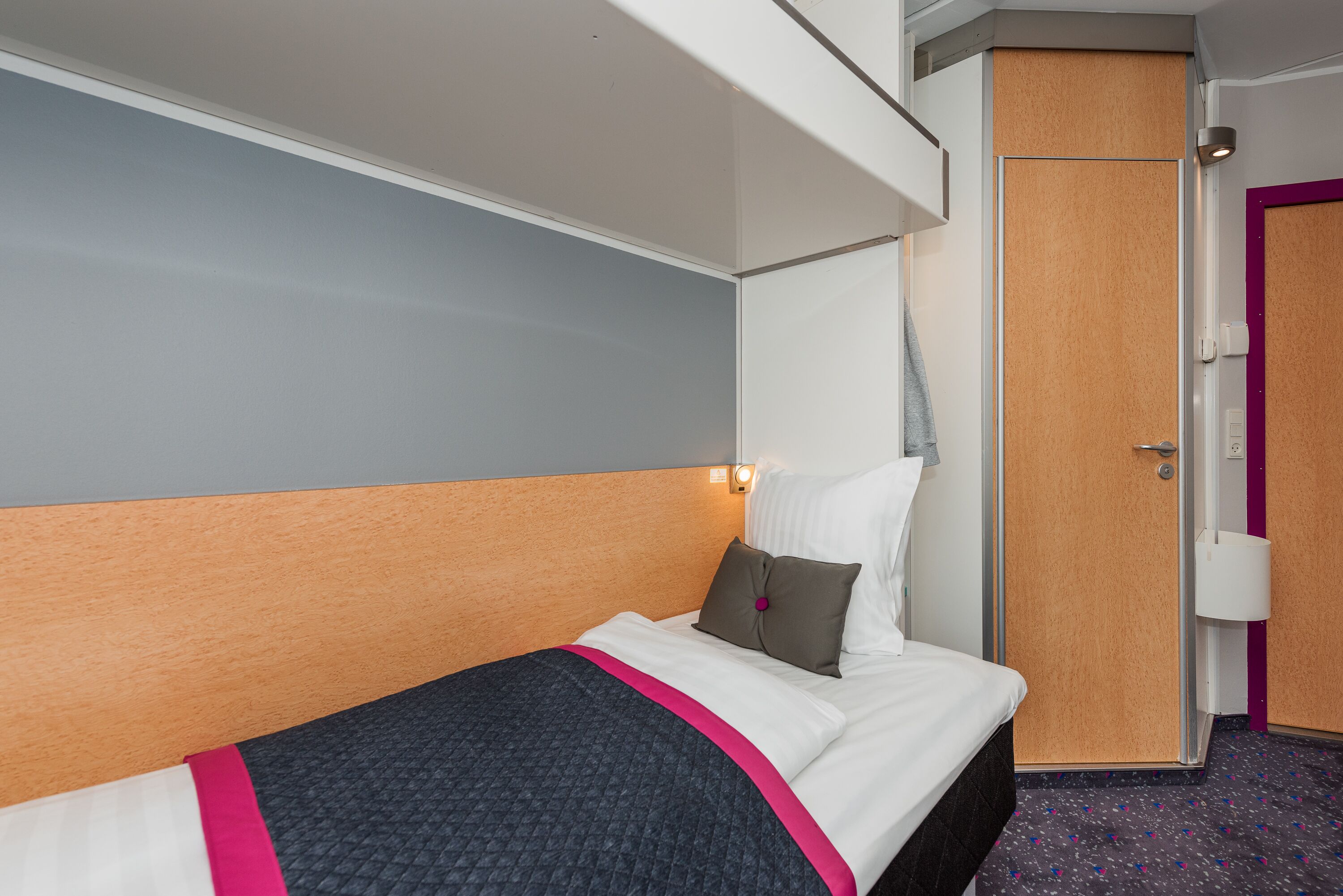 economy room | desk, free wifi, bed sheets