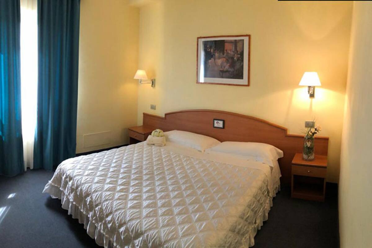 Double Room Single Use | Minibar, in-room safe, desk, iron/ironing board (on request)