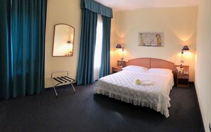 Minibar, in-room safe, individually furnished, desk - Europalace Hotel (Todi)