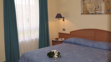 Minibar, coffres-forts dans les chambres, ameublement personnalisé