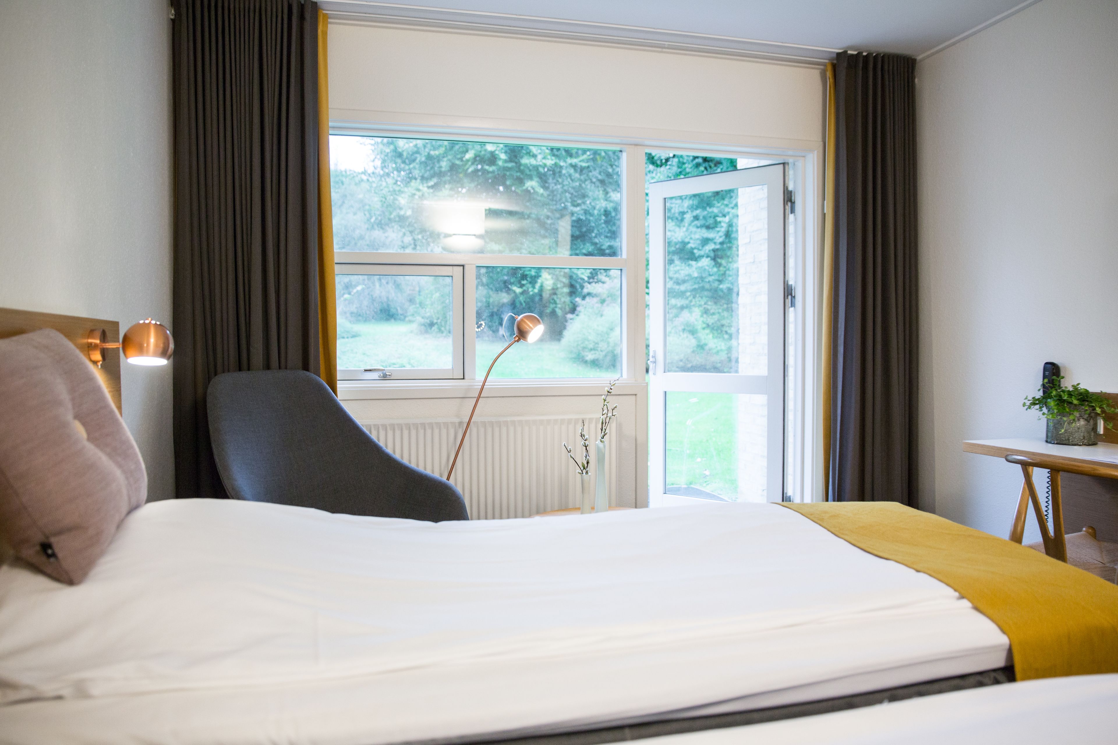 superior room | hypo-allergenic bedding, in-room safe, desk, laptop workspace