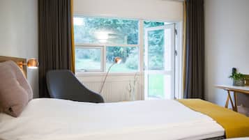 Superior Room | Hypo-allergenic bedding, in-room safe, desk, laptop workspace