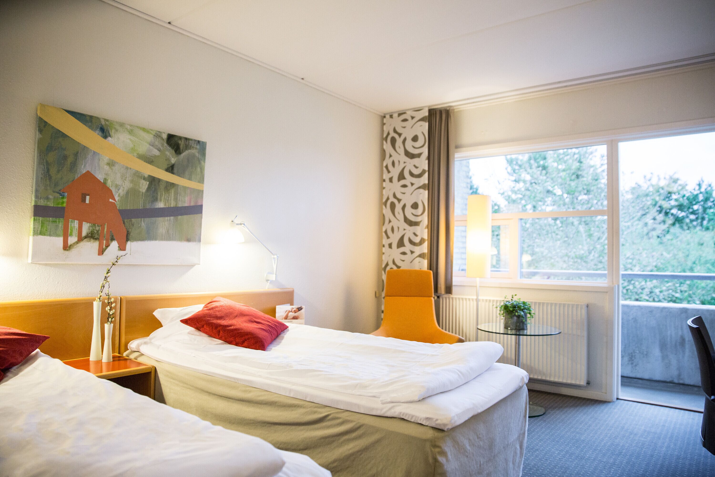 standard room | hypo-allergenic bedding, in-room safe, desk, laptop workspace