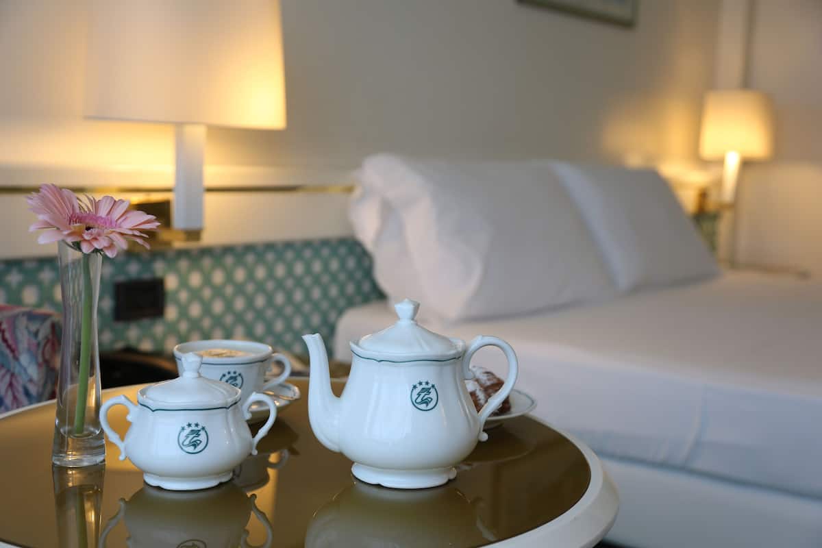 Dobbeltrom – basic | Minibar, safe på rommet, individuelt innredet og skrivebord