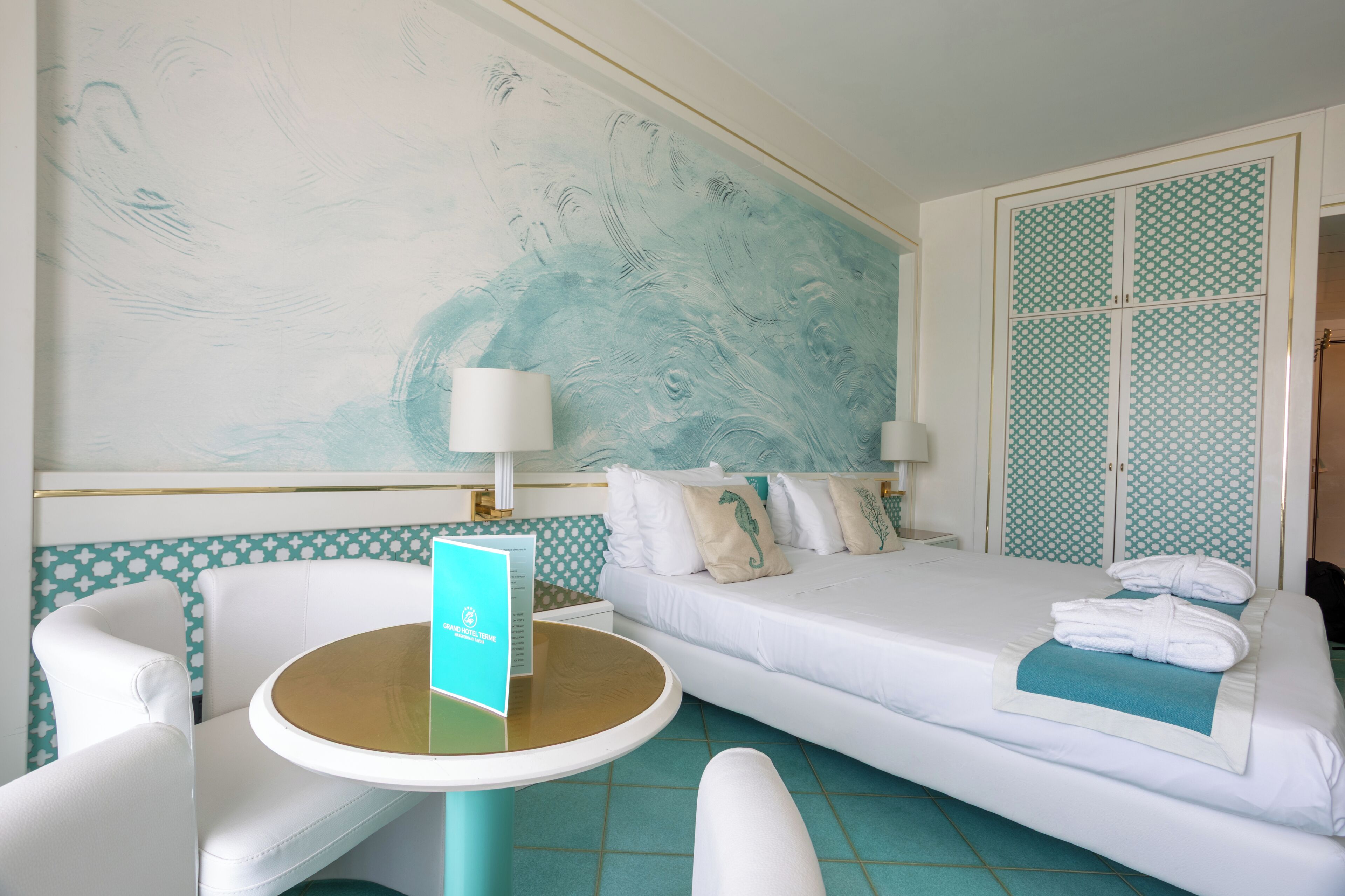 Chambre Double | Minibar, coffres-forts dans les chambres, bureau, rideaux occultants
