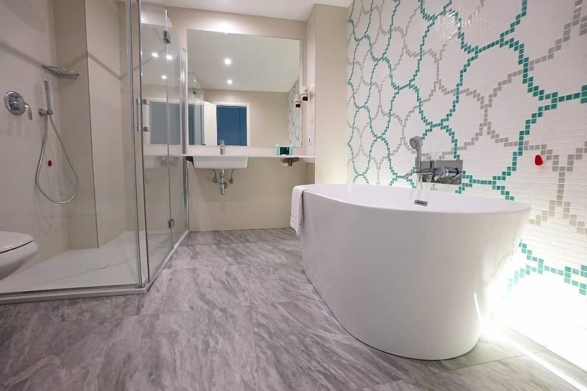 deluxe double room (plus) | 1 bedroom, minibar, in-room safe, individually furnished