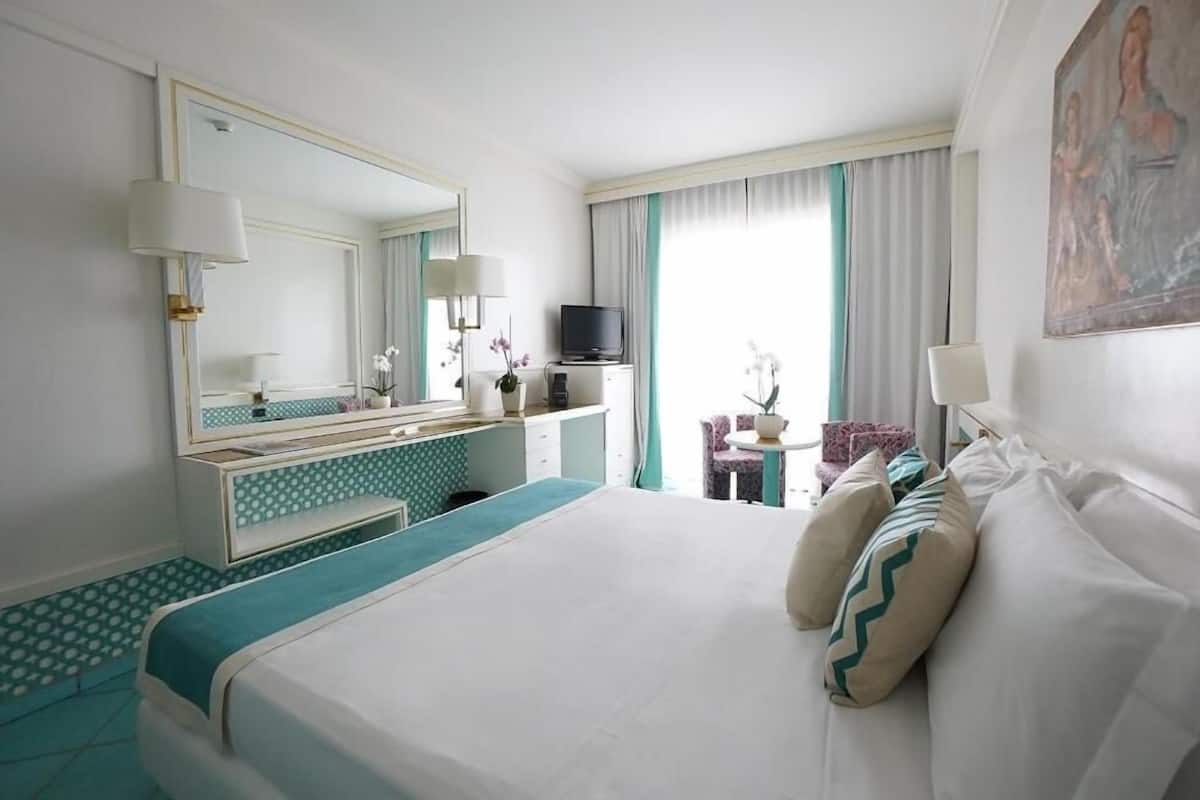 Minibar, in-room safe, desk, blackout curtains