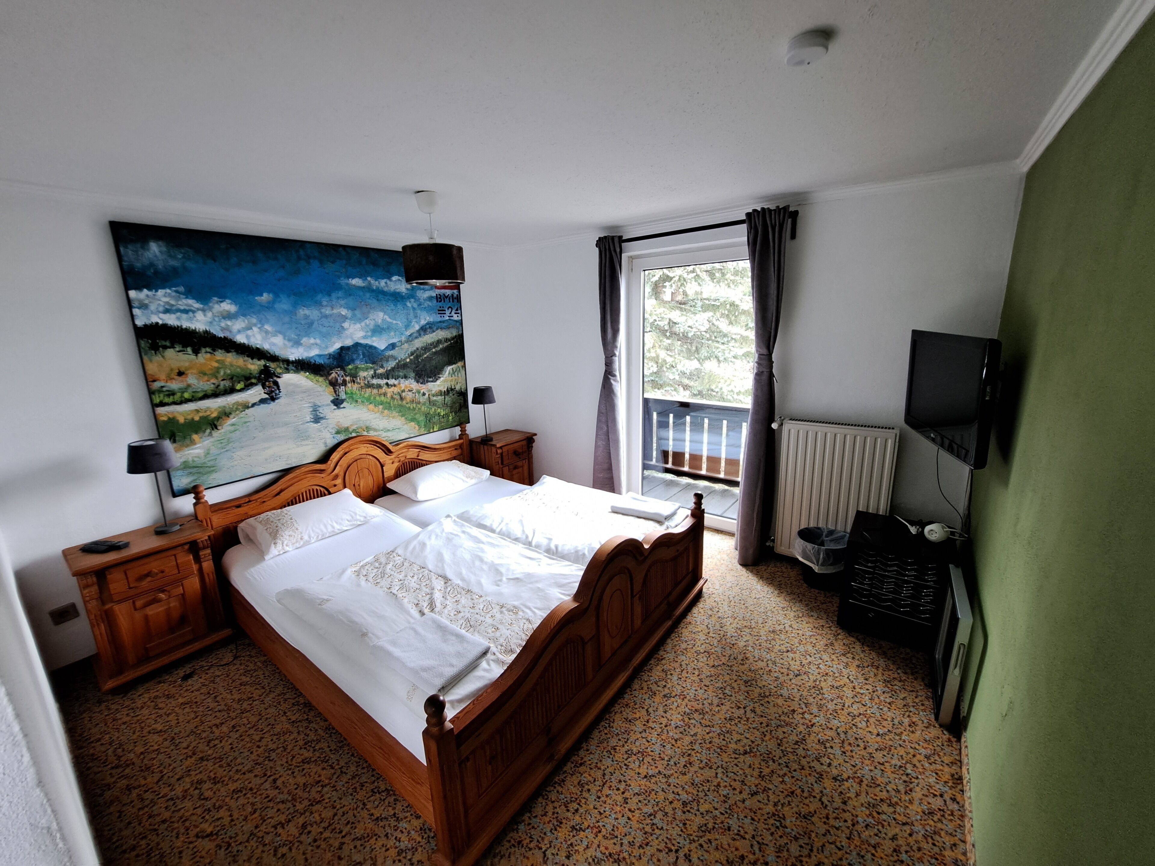 standard room | premium bedding, laptop workspace, iron/ironing board