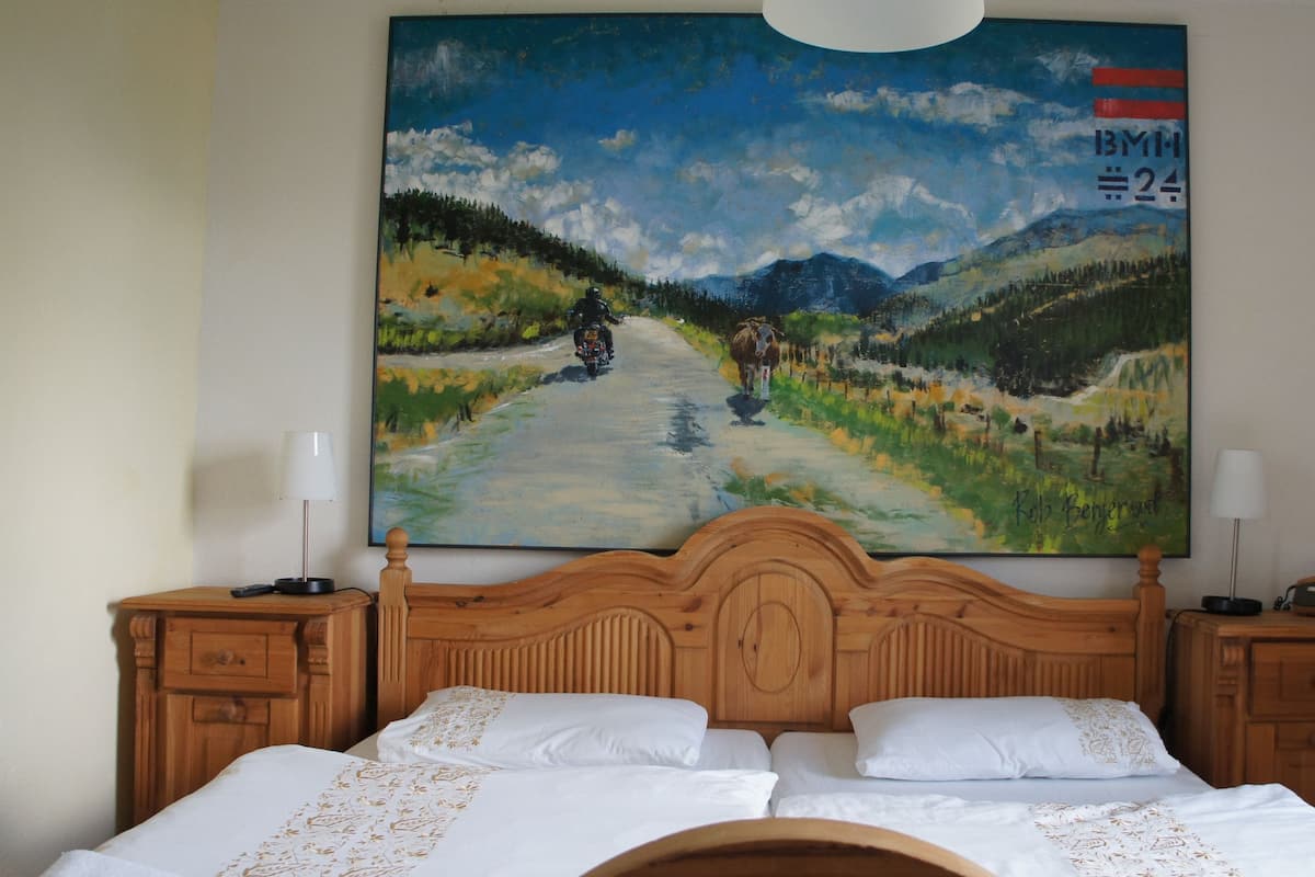 standard room | premium bedding, laptop workspace, iron/ironing board