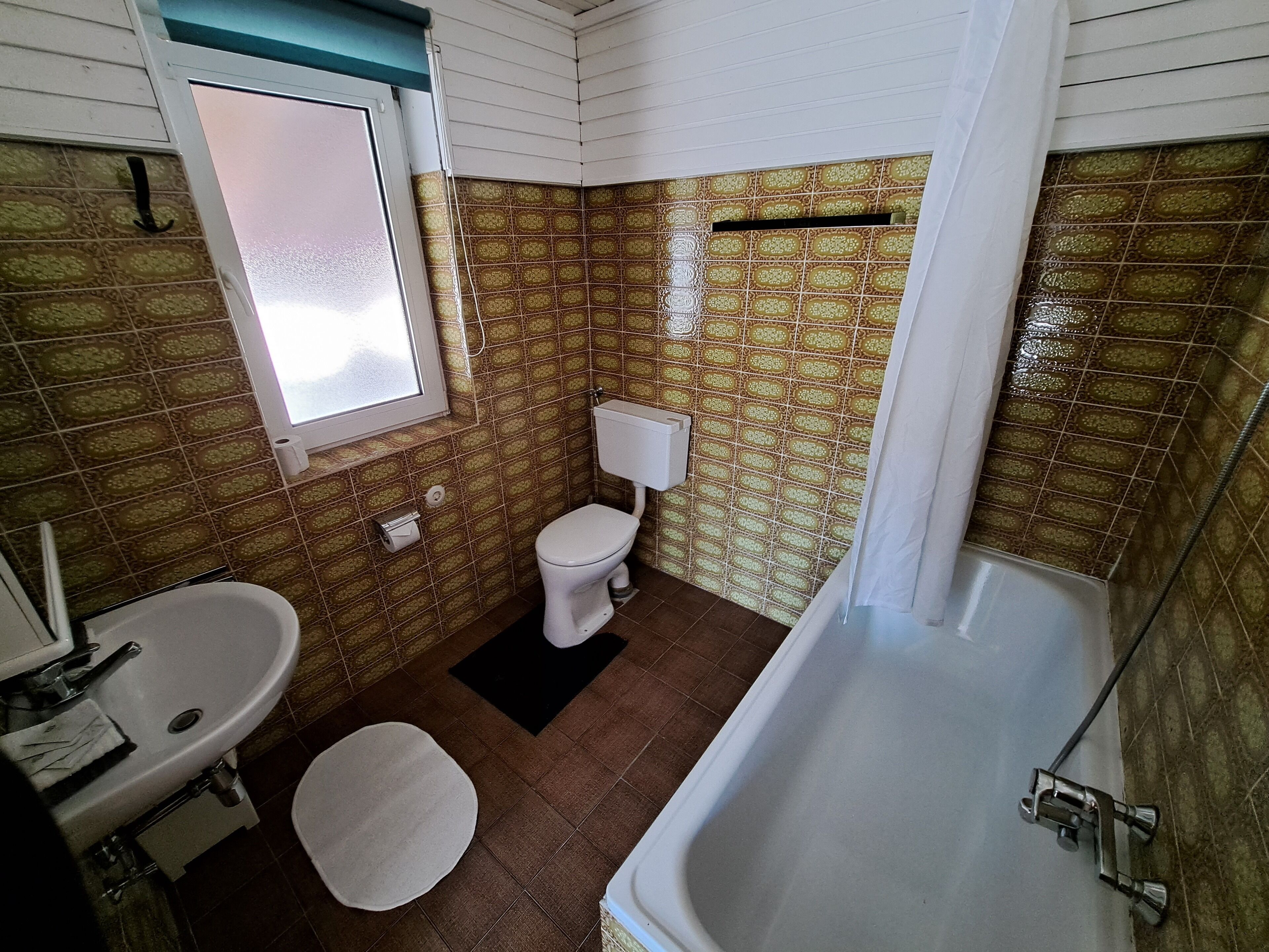 economy quadruple room, 1 bedroom | bathroom | separate bathtub and shower, free toiletries, hair dryer, towels