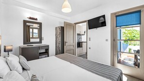 Blackout drapes, iron/ironing board, cribs/infant beds, free WiFi - Erato Hotel (Hersonissos)
