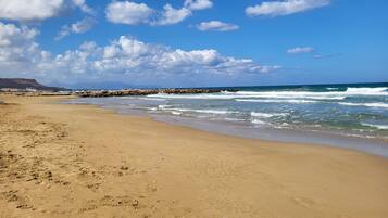 Una spiaggia nelle vicinanze