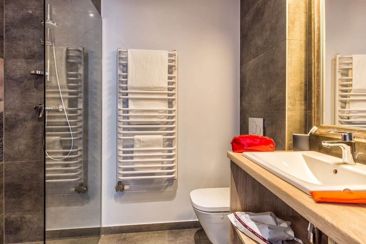 kremerowska studio (kremerowska street 14) | bathroom | shower, hair dryer, towels