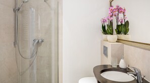 Superior-Doppelzimmer | Badezimmer | Dusche, Haartrockner, Handtücher