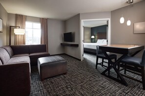 Hypo-allergenic bedding, pillow-top beds, desk, laptop workspace - Hyatt House Seattle/Bellevue (Bellevue)