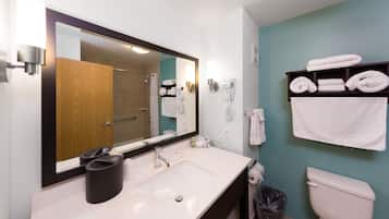 Bañera con ducha, toallas