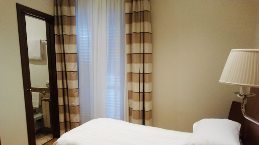 알베르고 산타 키아라 호텔 로마