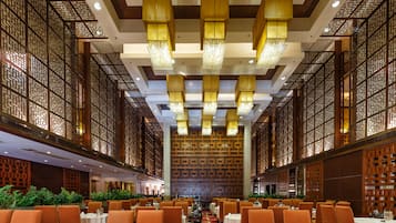 2 restaurants, breakfast served