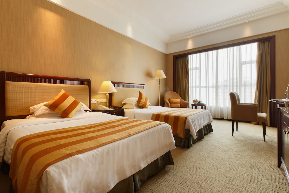 Business Twin Room | Minibar, in-room safe, desk, blackout curtains