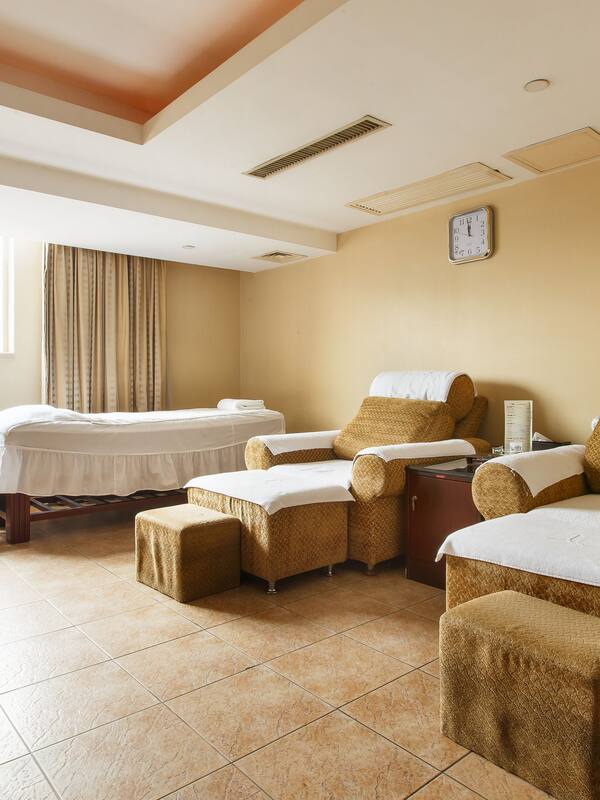 Body treatments, massage/treatment rooms