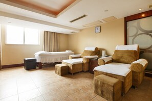 Body treatments, massage/treatment rooms