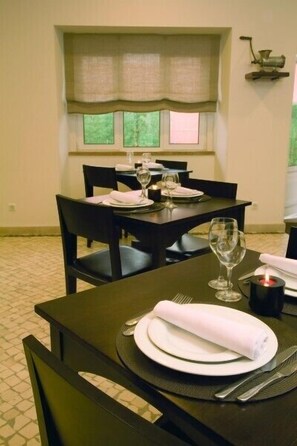 Portuguese cuisine, al fresco dining  - Boutique Hotel O Poejo (Marvao)