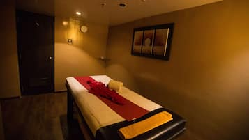Couples treatment room(s), deep-tissue massages, Swedish massages