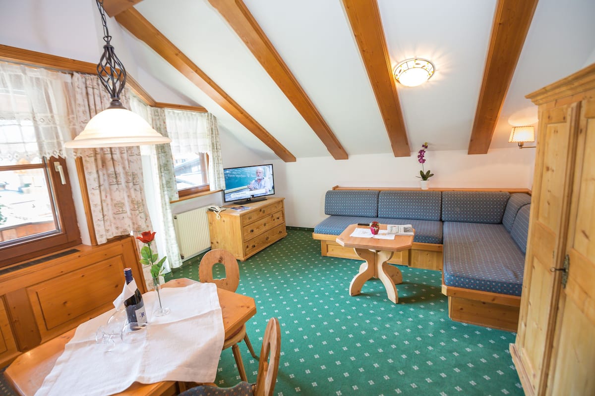 Appartement, 1 chambre, balcon, vue montagne | Coin séjour