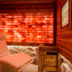 Een sauna, een stoombad, lichaamsbehandelingen, sportmassages