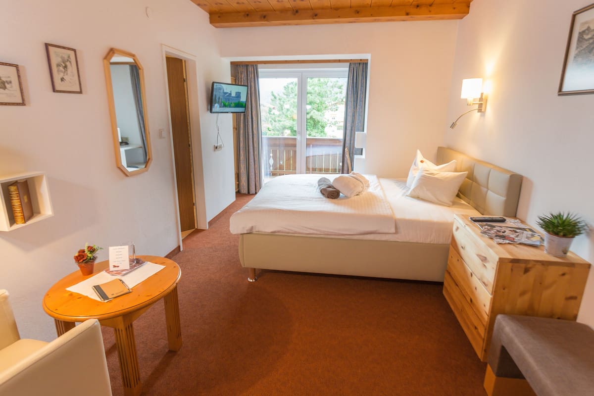 single room, balcony, mountain view | in-room safe, free wifi, bed sheets