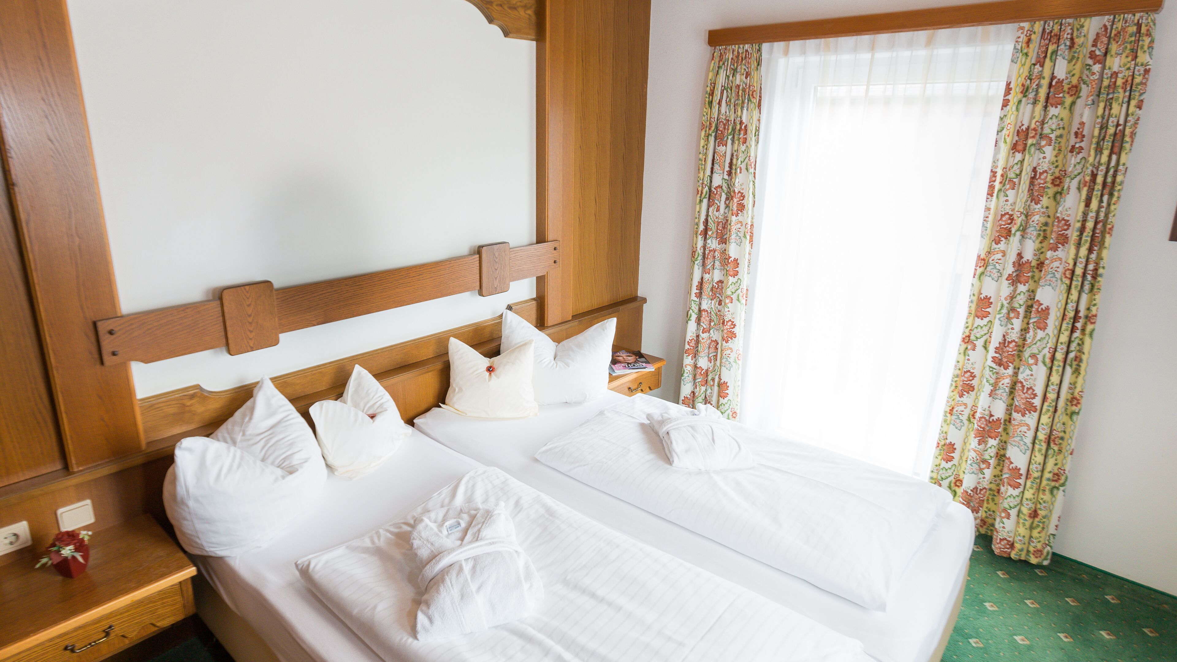 suite, 1 bedroom, balcony, mountain view | in-room safe, free wifi, bed sheets