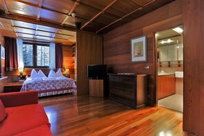 Junior Suite | Minibar, in-room safe, desk, blackout curtains - Hotel Mirage (Cortina d'Ampezzo)