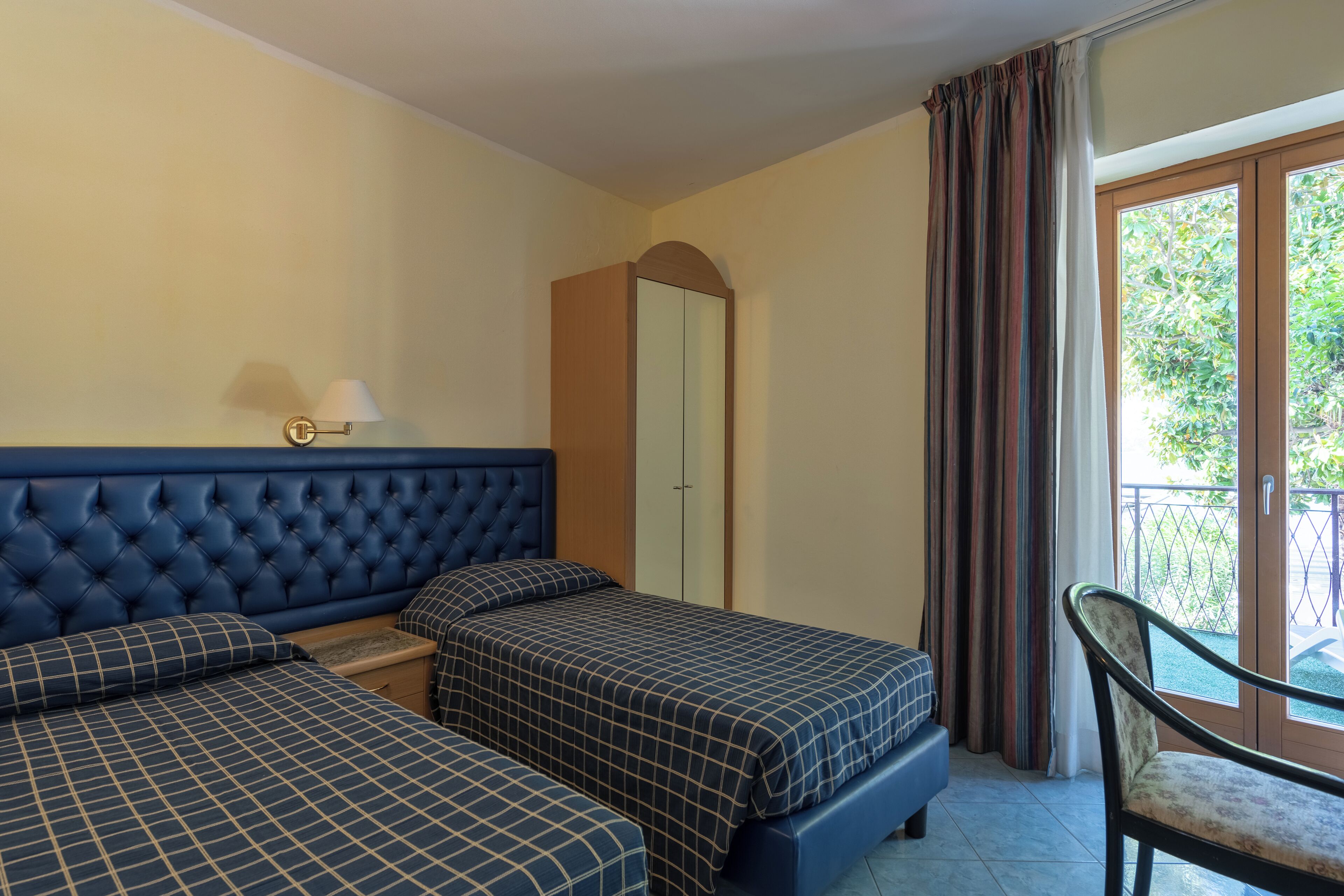Twin Room, Annex Building | Desk, bed sheets