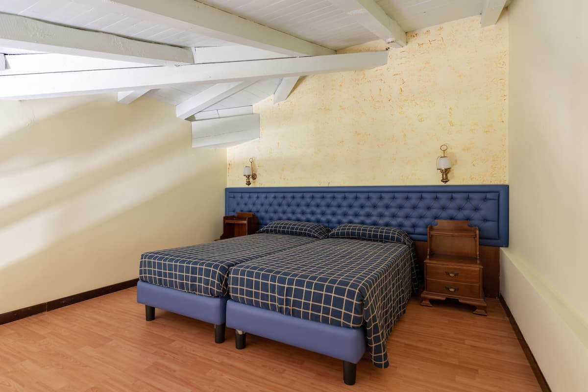 Desk, bed sheets