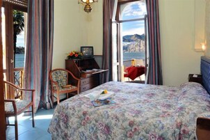 Desk, bed sheets