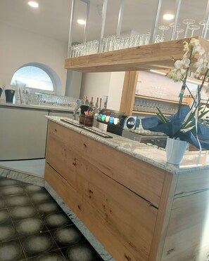 Bar (on property) - Hotel Malcesine (Malcesine)